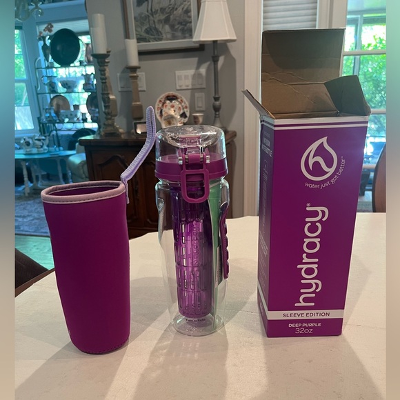 Hydracy fruit and veggies infusion water bottle in deep purple. With Sleeve NWT! - Picture 1 of 10